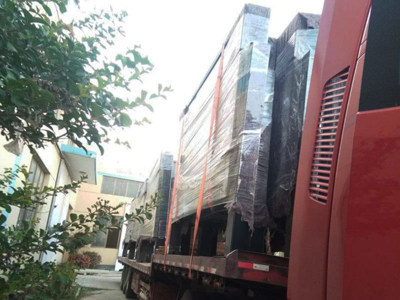 大連LED宣傳欄發(fā)貨現(xiàn)場(chǎng)